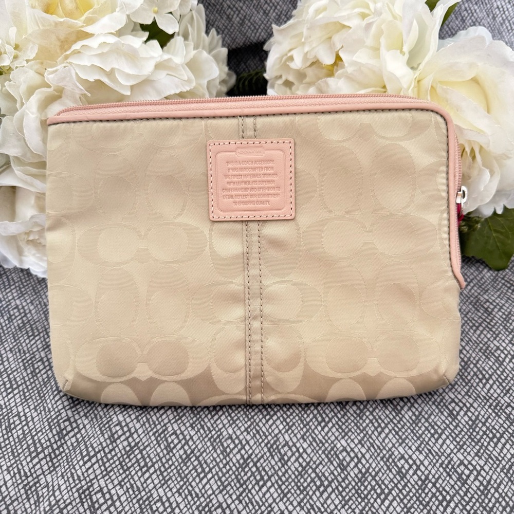 NWOT Coach Beige Signature Cosmetic Pouch with Pale Pink Trim